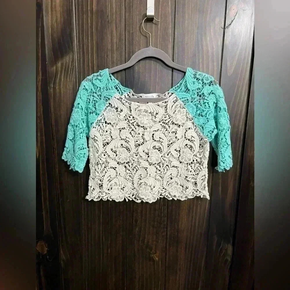 Y2K Delia’s White/Teal Lace Crop Top, Size: Medium